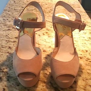MICHAEL KORS Platform Heels Size 8.5, Sand
